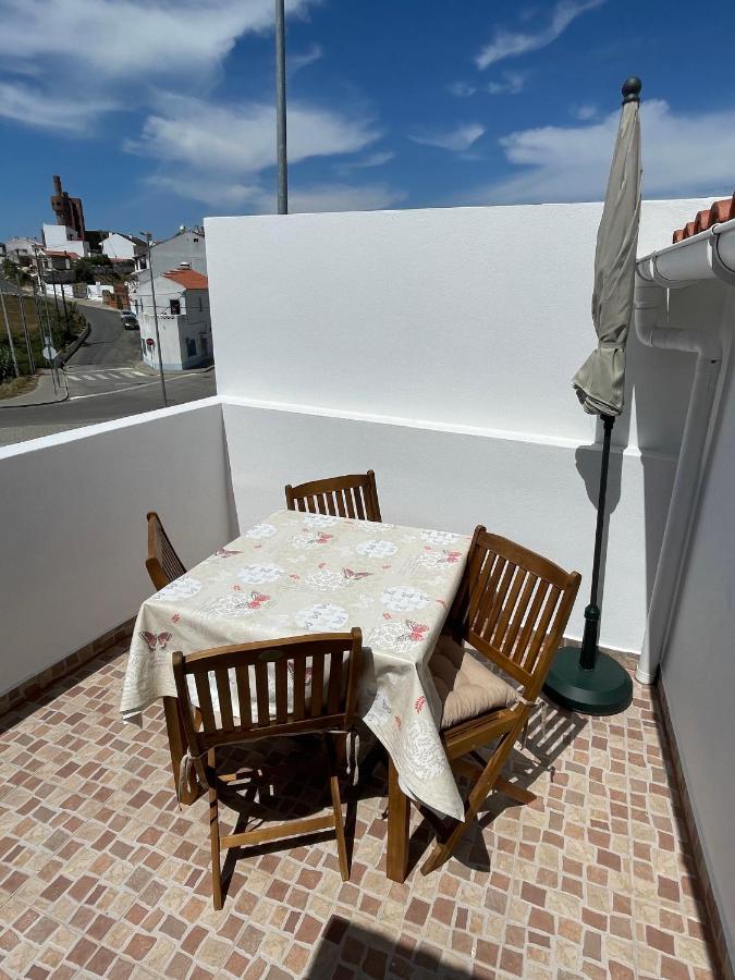 Villa Alojamento Amor De Mae São Teotónio Exterior foto